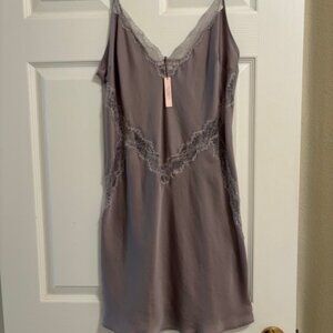 Victoria's Nightgown.  Size: Large   Color: Light Lillac